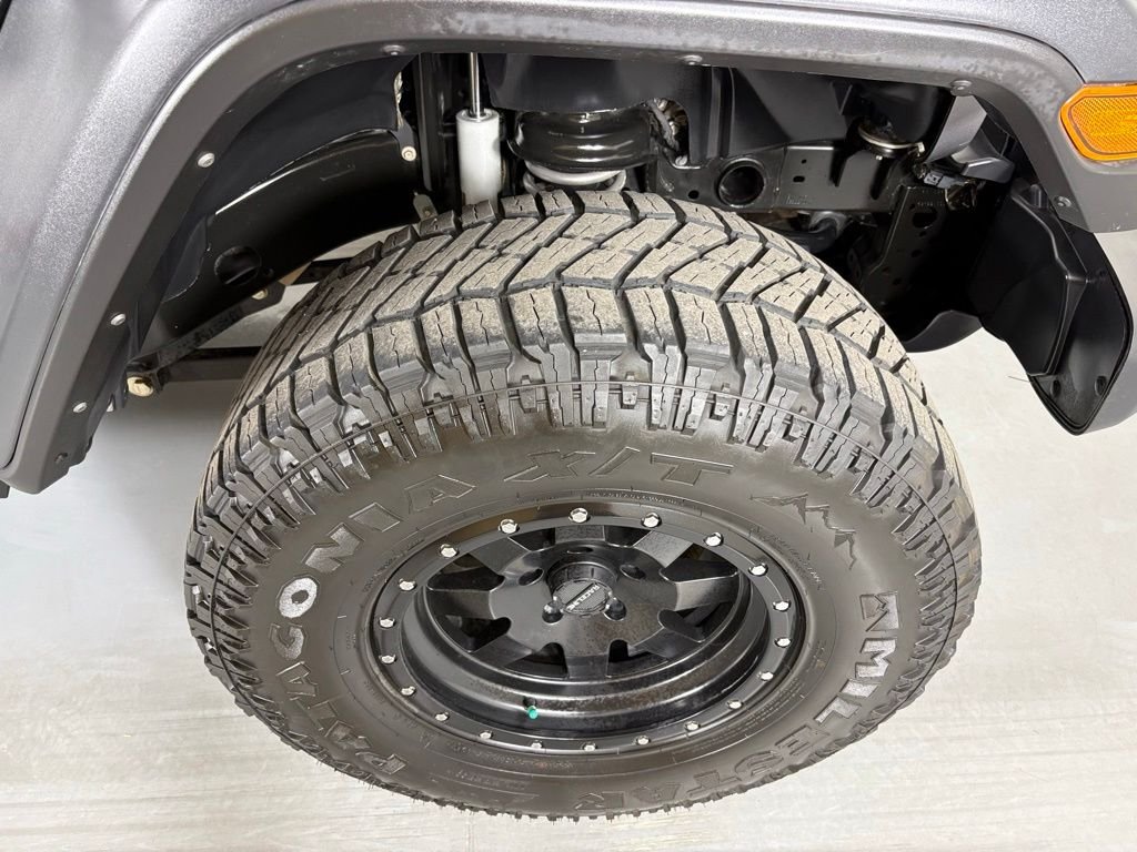Used 2021 Silver Jeep Unlimited Rubicon image 11