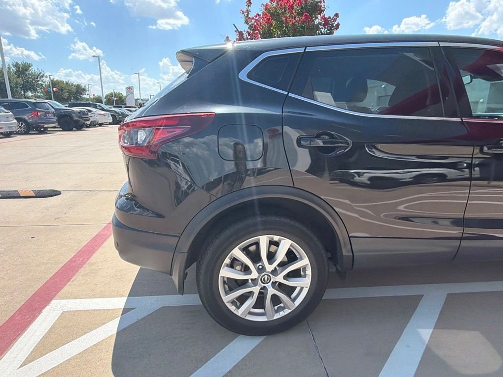 Used 2022 Black Nissan S image 6