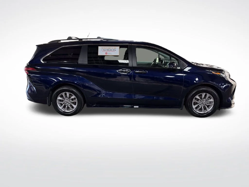 Certified Used 2022  Toyota XLE image 6