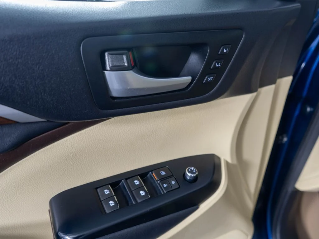 Used 2015 Blue Toyota Limited Platinum V6 image 26