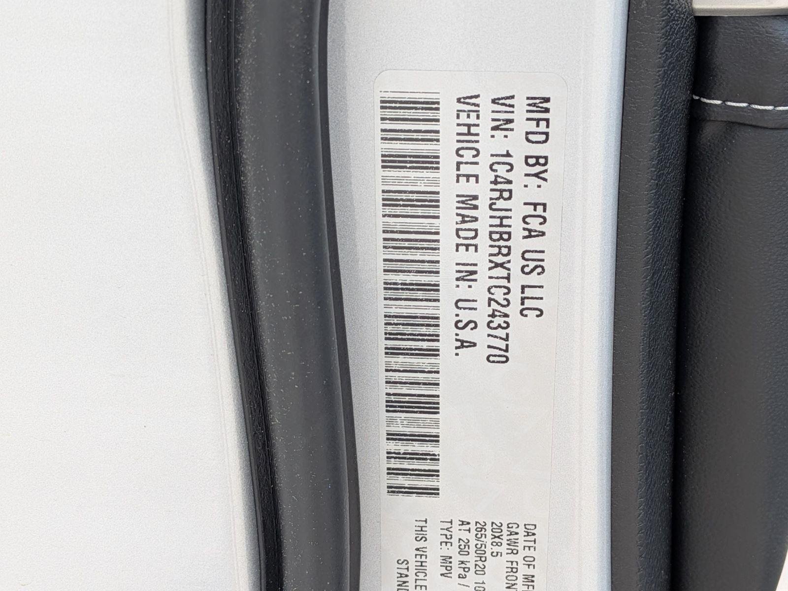 New 2026 Silver Zynith Exterior Paint Jeep Limited Reserve image 38