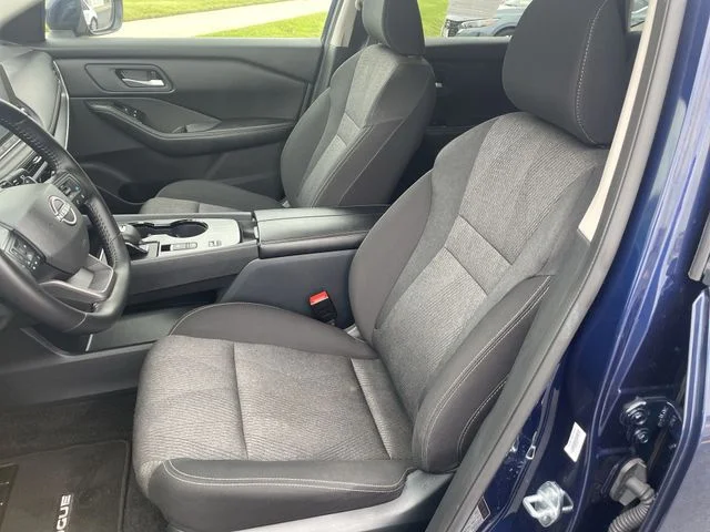 2025 Nissan Rogue SV - Photo 17