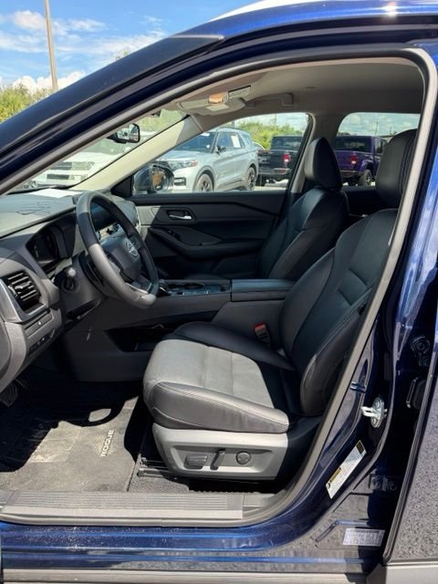 Used 2026 Blue Nissan SL image 3