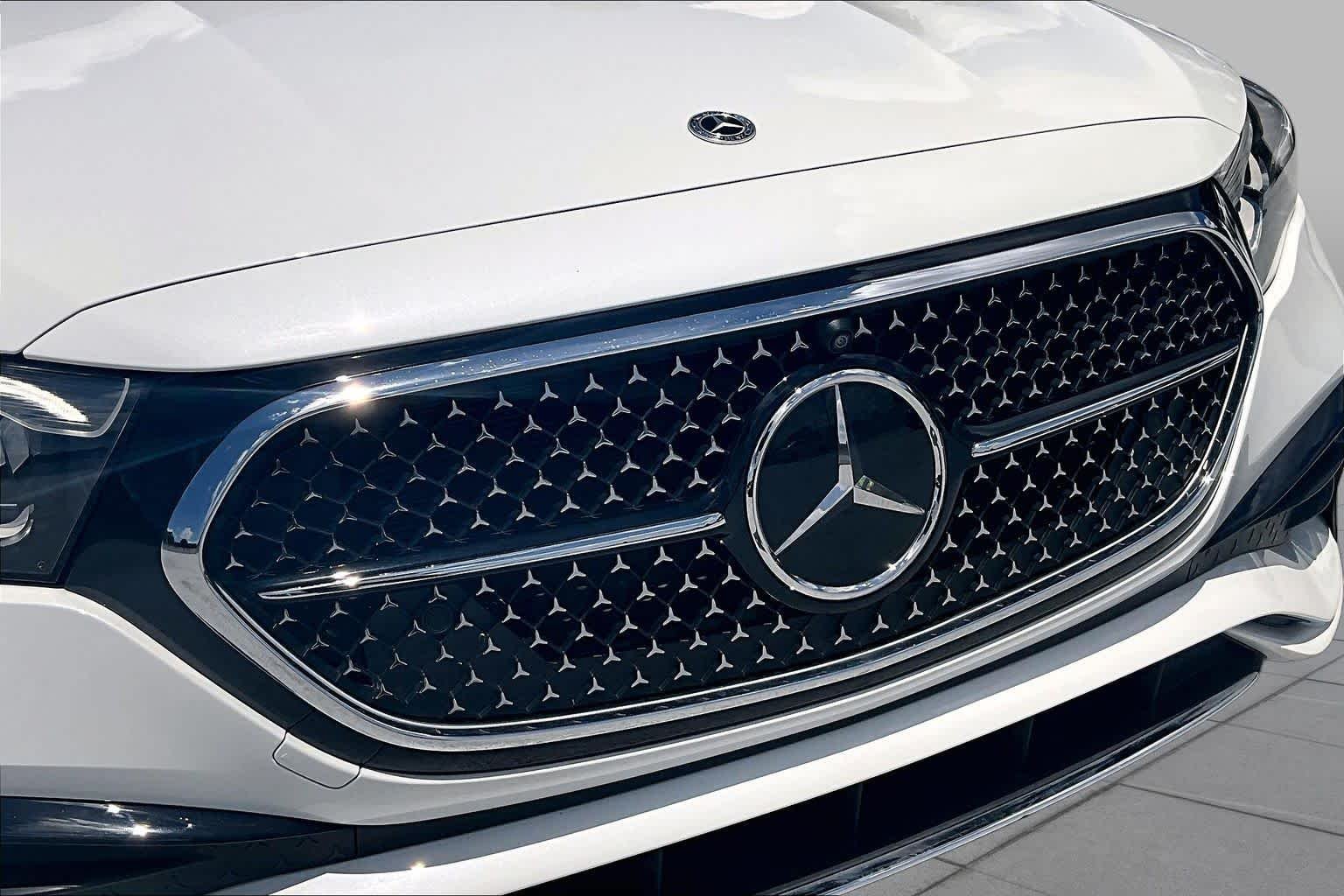 Used 2026 MANUFAKTUR Moonlight White Metallic Mercedes-Benz E 350 image 29