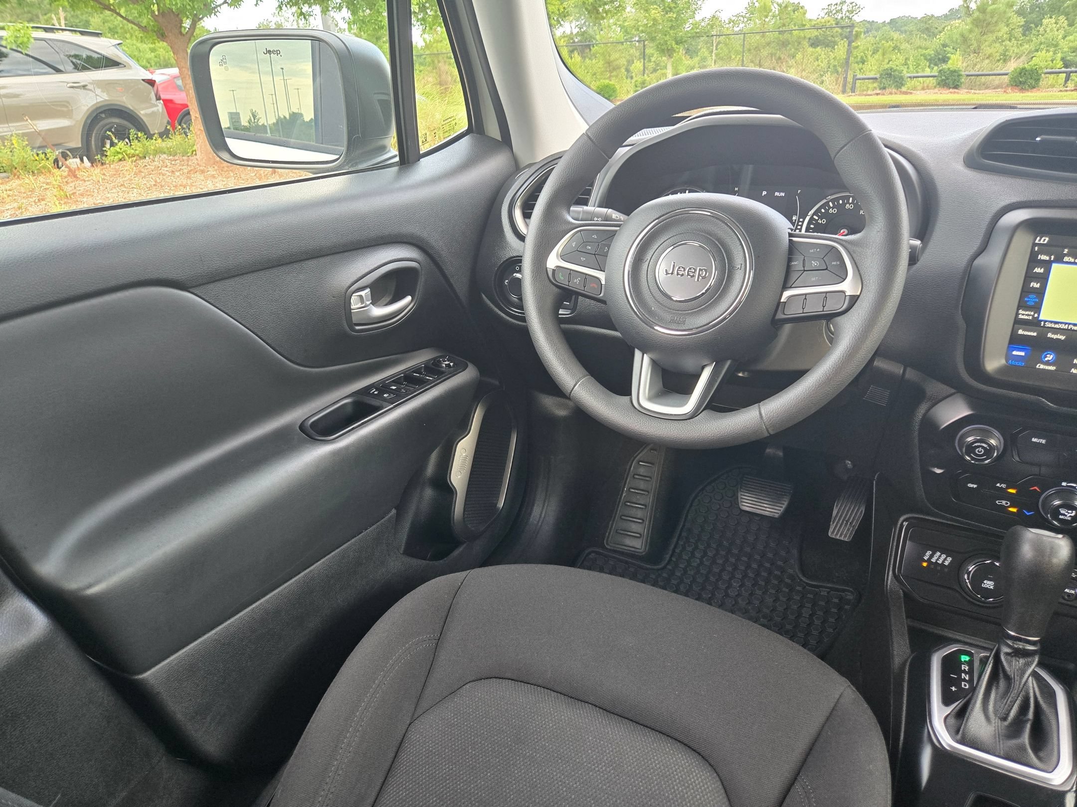 Used 2023 Alpine White Clearcoat Jeep Latitude image 9