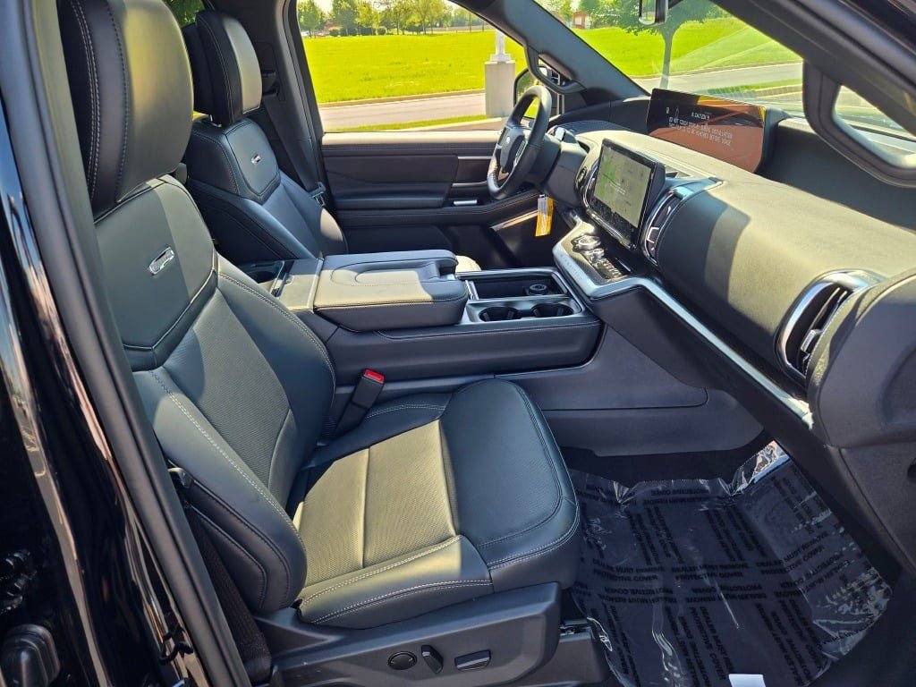 New 2026 Agate Black Metallic Ford MAX Platinum® image 5