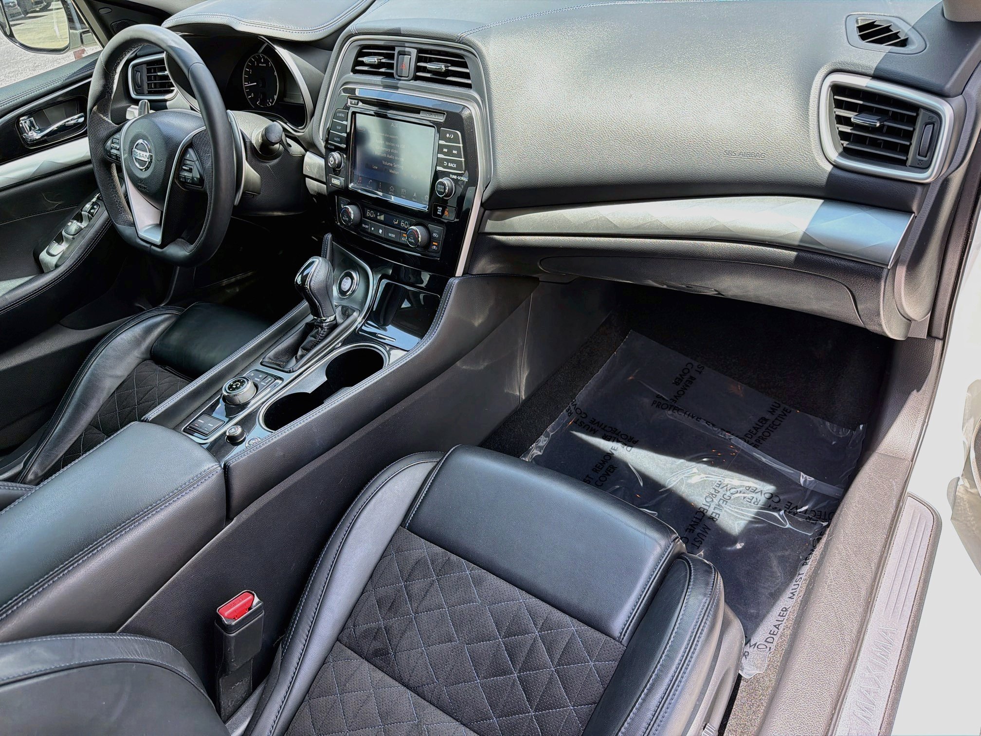 Used 2017 Pearl White Nissan SR image 13