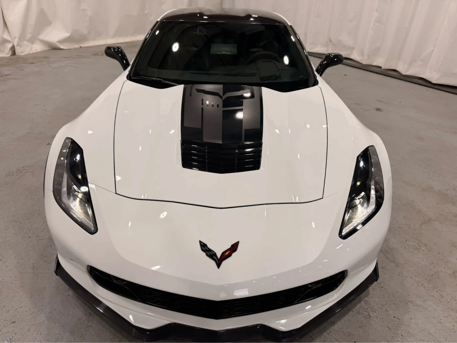 Used 2018 Arctic White Chevrolet Grand Sport 3LT image 25