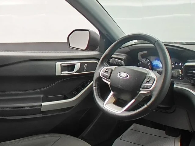 Used 2023 Red Ford XLT image 35