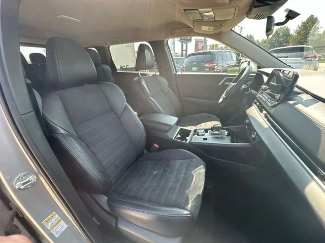 Used 2024 Silver Mitsubishi SE image 30