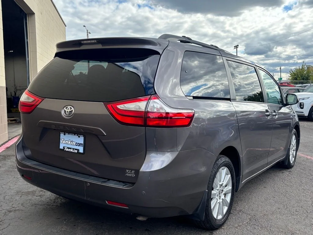 Used 2017 Predawn Gray Mica Toyota XLE image 5
