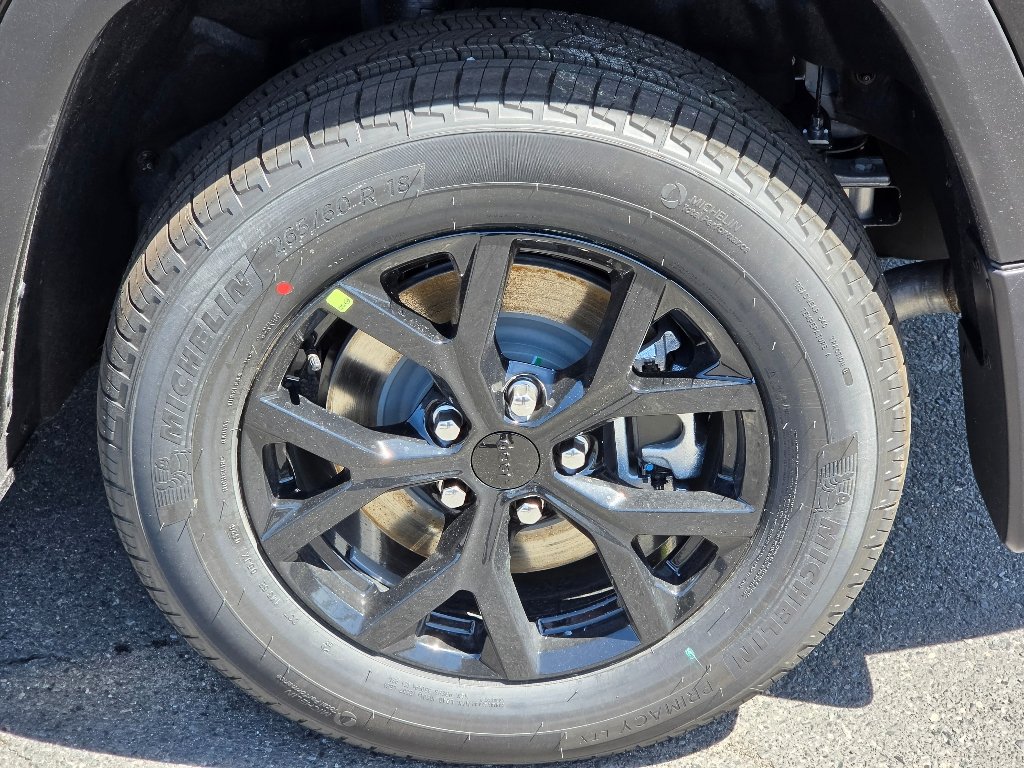 New 2026 Diamond Black Crystal Pearl-Coat Exterior Paint Jeep Altitude image 4