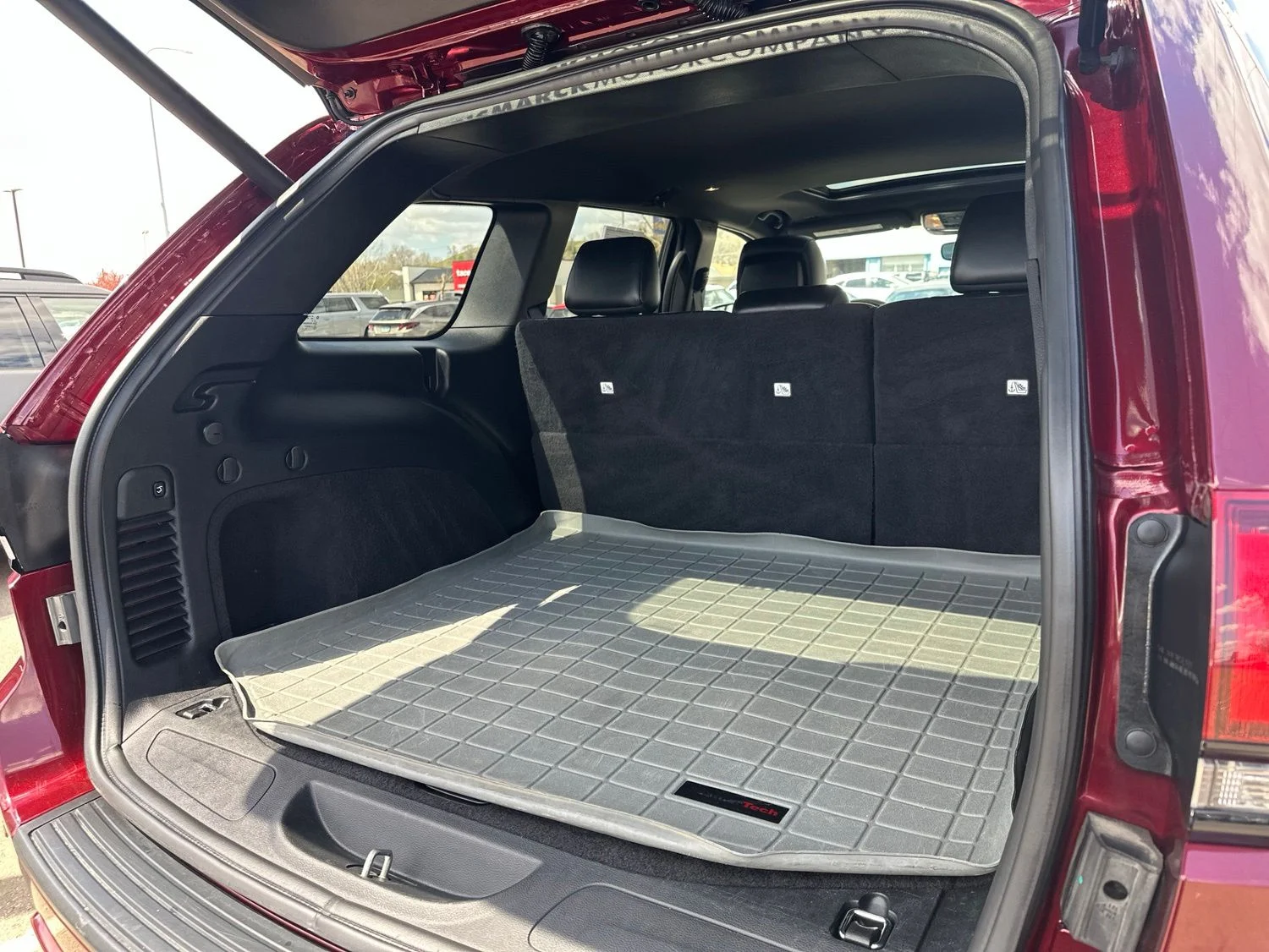 Used 2020 Red Jeep Altitude image 24