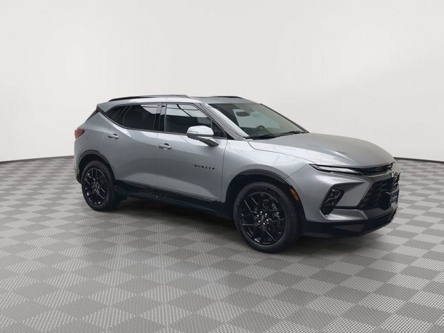 Used 2025 Sterling Gray Metallic Chevrolet RS image 46