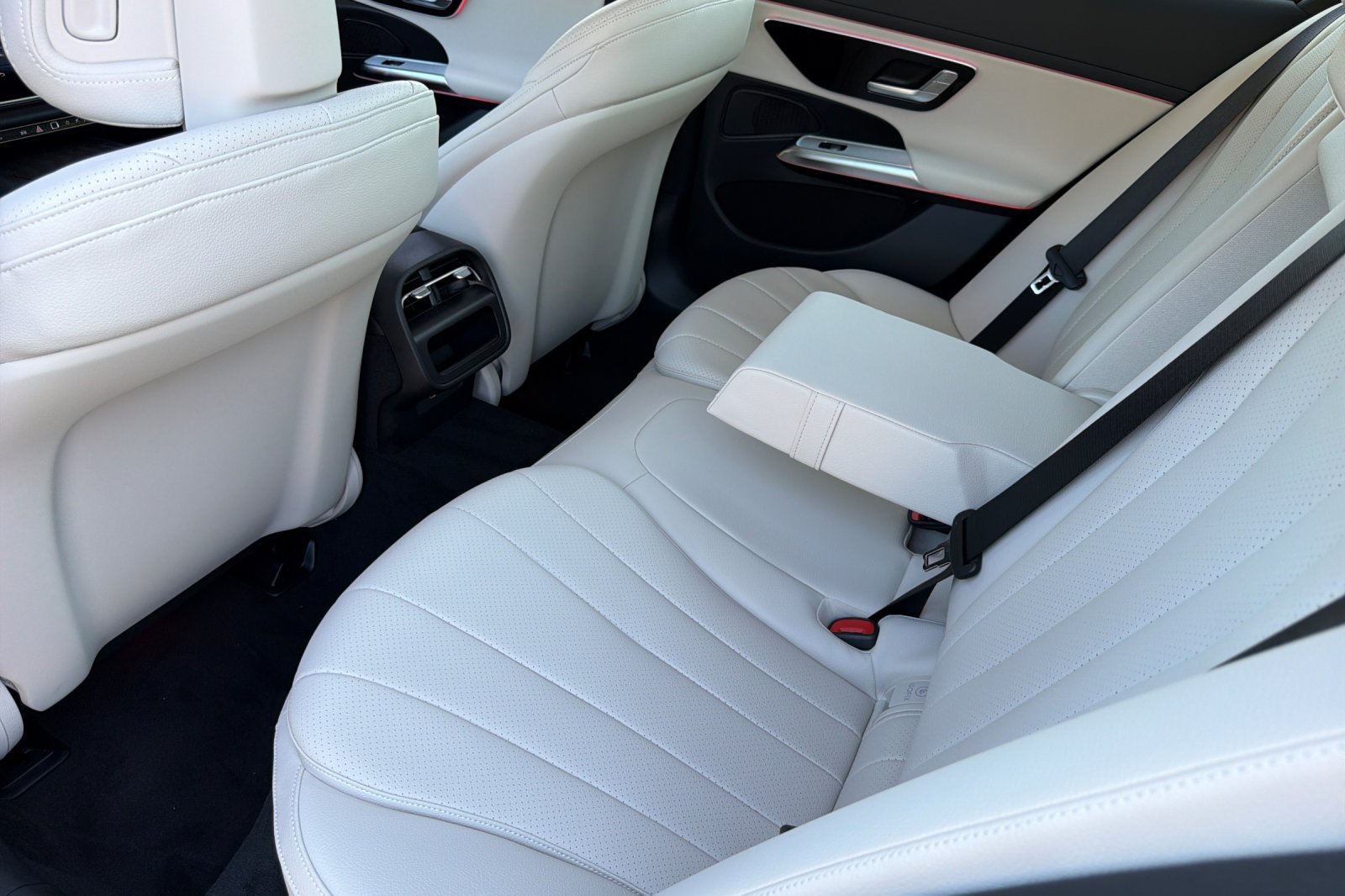 New 2027 Nautical Blue Metallic Mercedes-Benz E 350 image 10