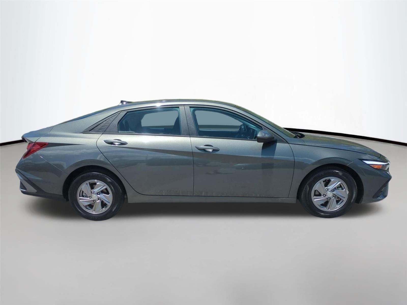Used 2025 Amazon Gray Hyundai SE image 6