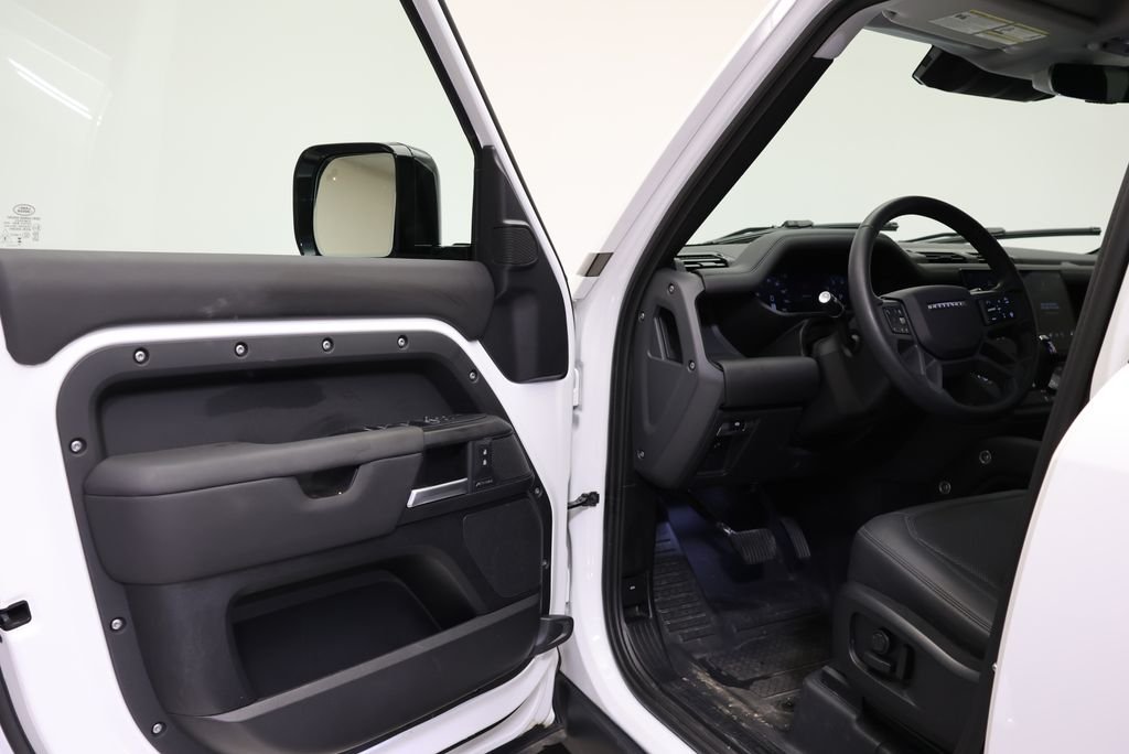 Used 2026 Fuji White Land Rover S image 28