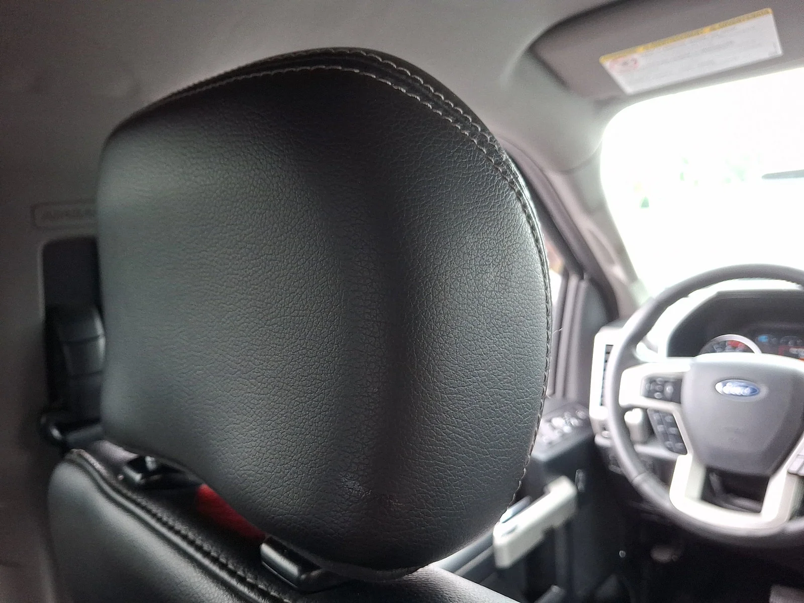 Used 2019 Ingot Silver Metallic   Ux Ford LARIAT image 13