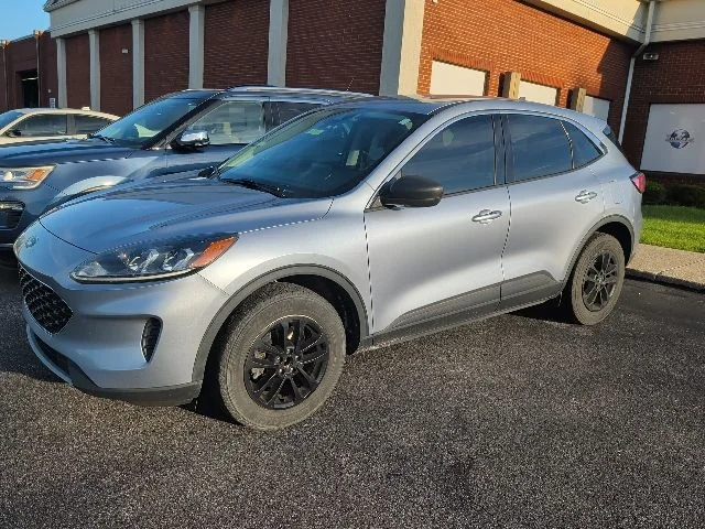 Used 2022 Ice Blue Ford SE image 2