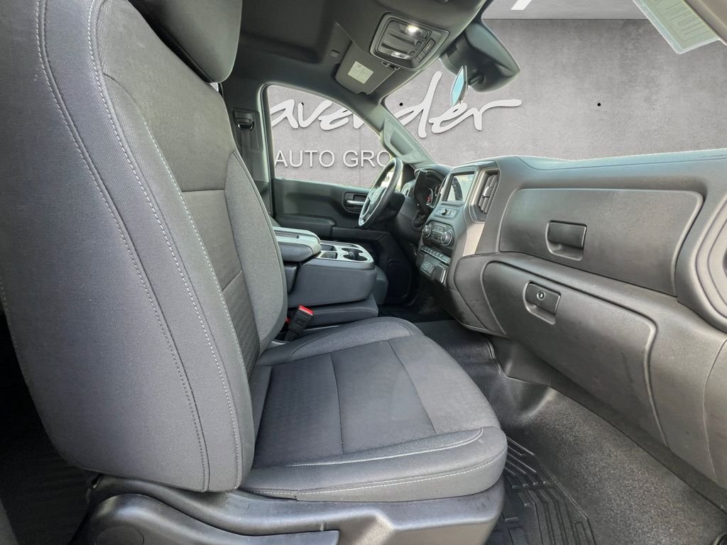 Used 2025 White Chevrolet Custom image 24