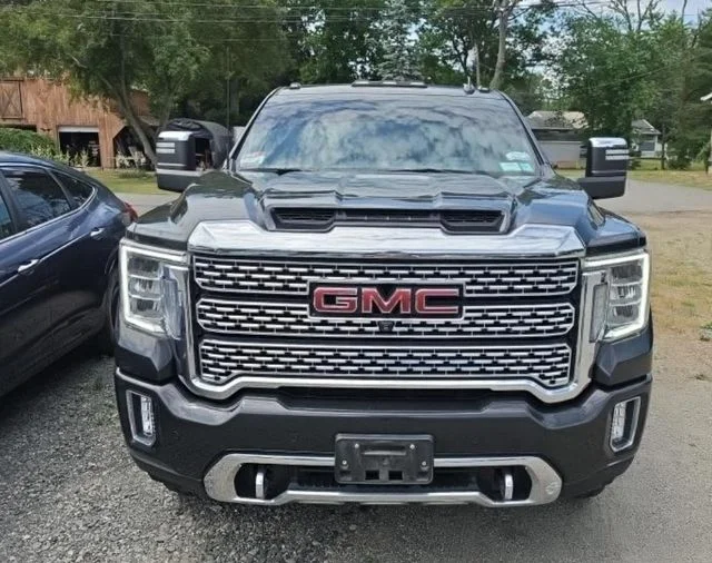 Used 2021 Black GMC Denali image 2