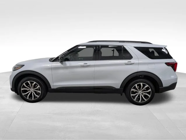 New 2026 Space White Metallic Ford ST-Line image 31