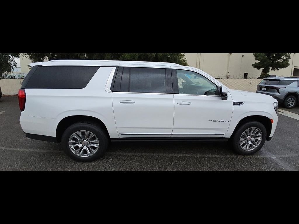 Used 2021 GMC Yukon XL Denali with VIN 1GKS2JKL8MR409966 for sale in Kansas City