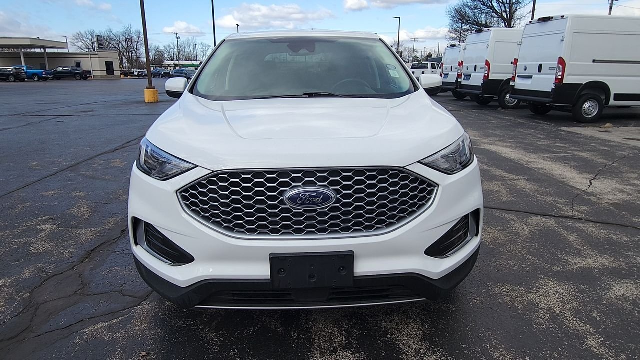Used 2024 Oxford White Ford SEL image 3