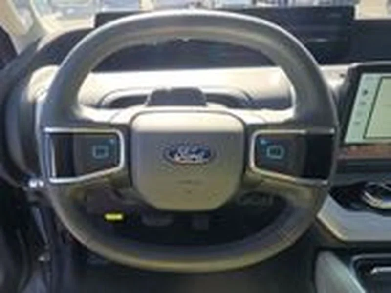 Used 2025 Glacier Gray Metallic TriCoat Ford Active image 9