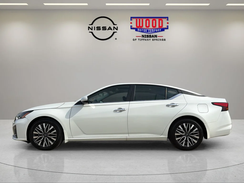 Used 2023 Pearl White Tricoat Nissan 2.5 SV image 5