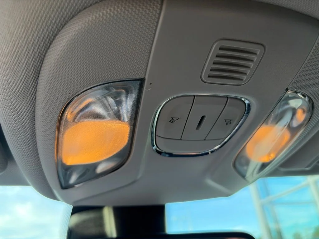 Used 2022 Black Jeep Latitude image 27