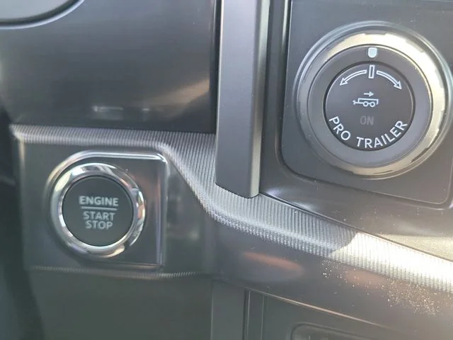 New 2026 Star White Metallic Tri-Coat Ford Lariat image 31