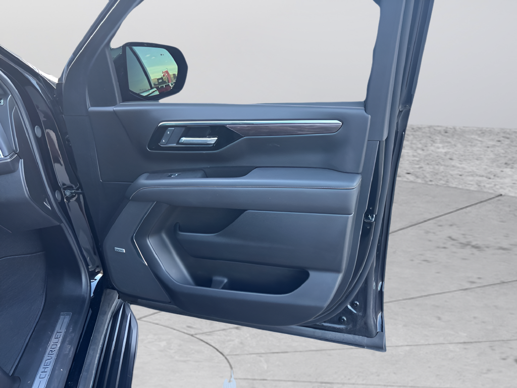 Used 2025 Black Chevrolet Premier image 44