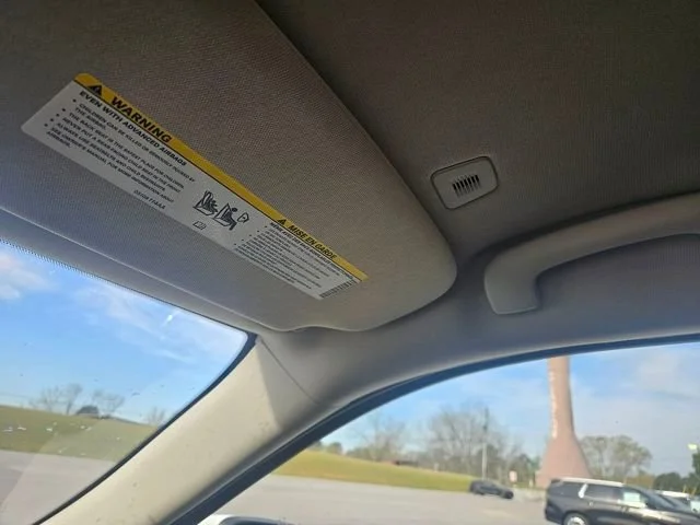 Used 2017 White Dodge SXT image 20