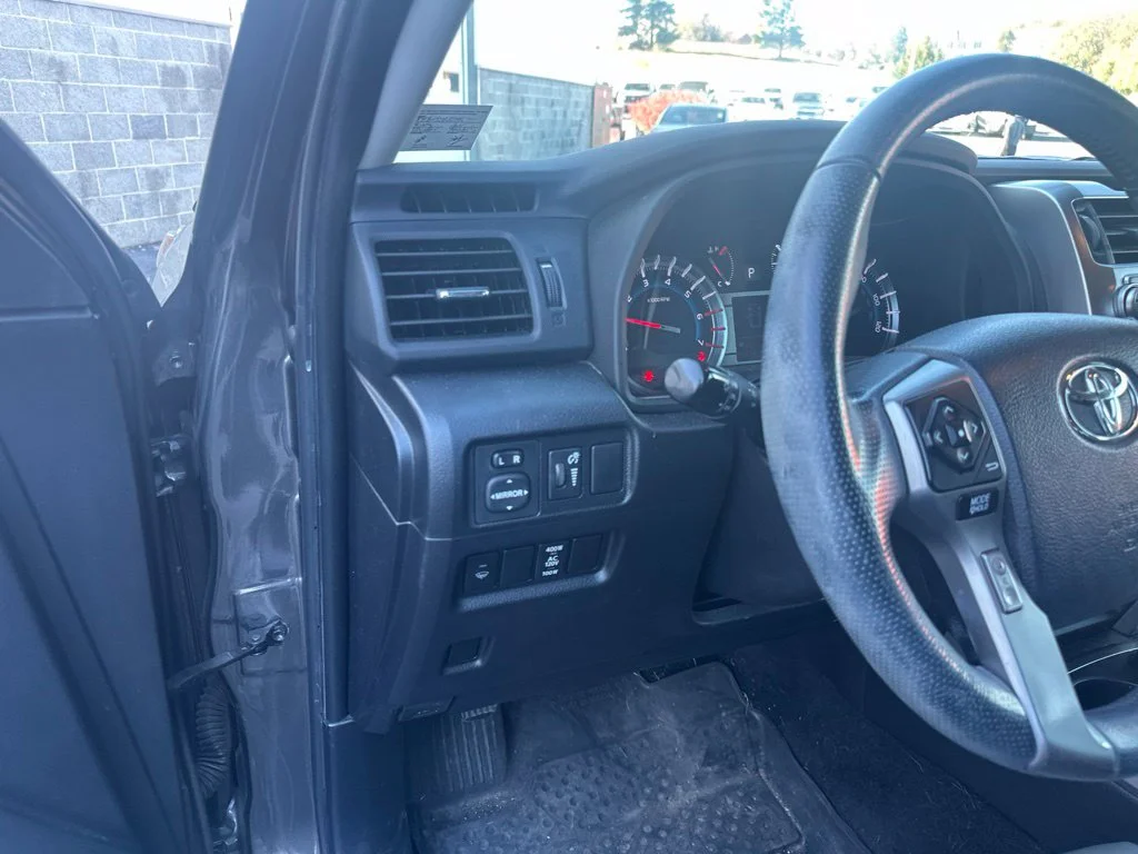 Used 2018 Magnetic Gray Metallic Toyota SR5 Premium image 18