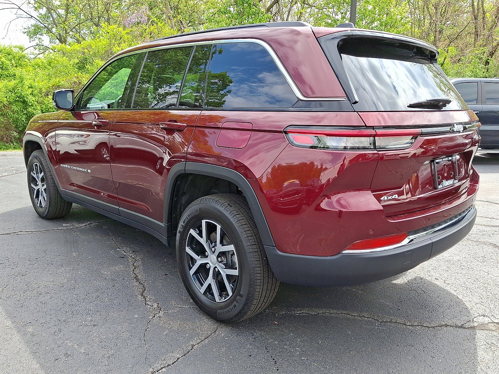 Certified Used 2025 Velvet Red Pearlcoat Jeep Limited image 4