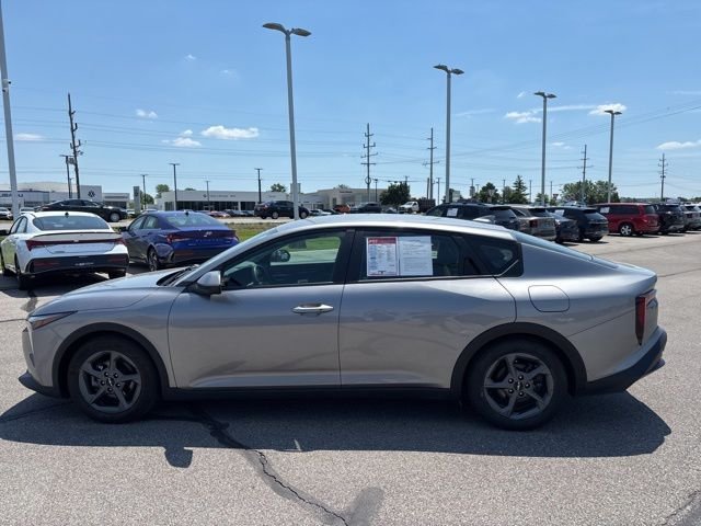 Used 2025 Gray Kia LXS image 9