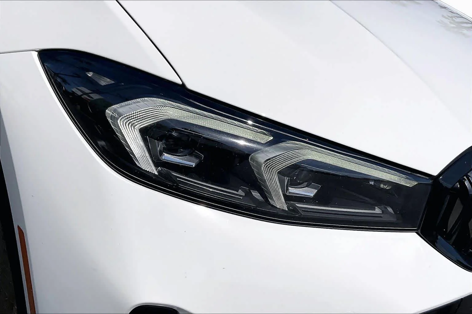 Used 2023 Alpine White BMW 330i image 27