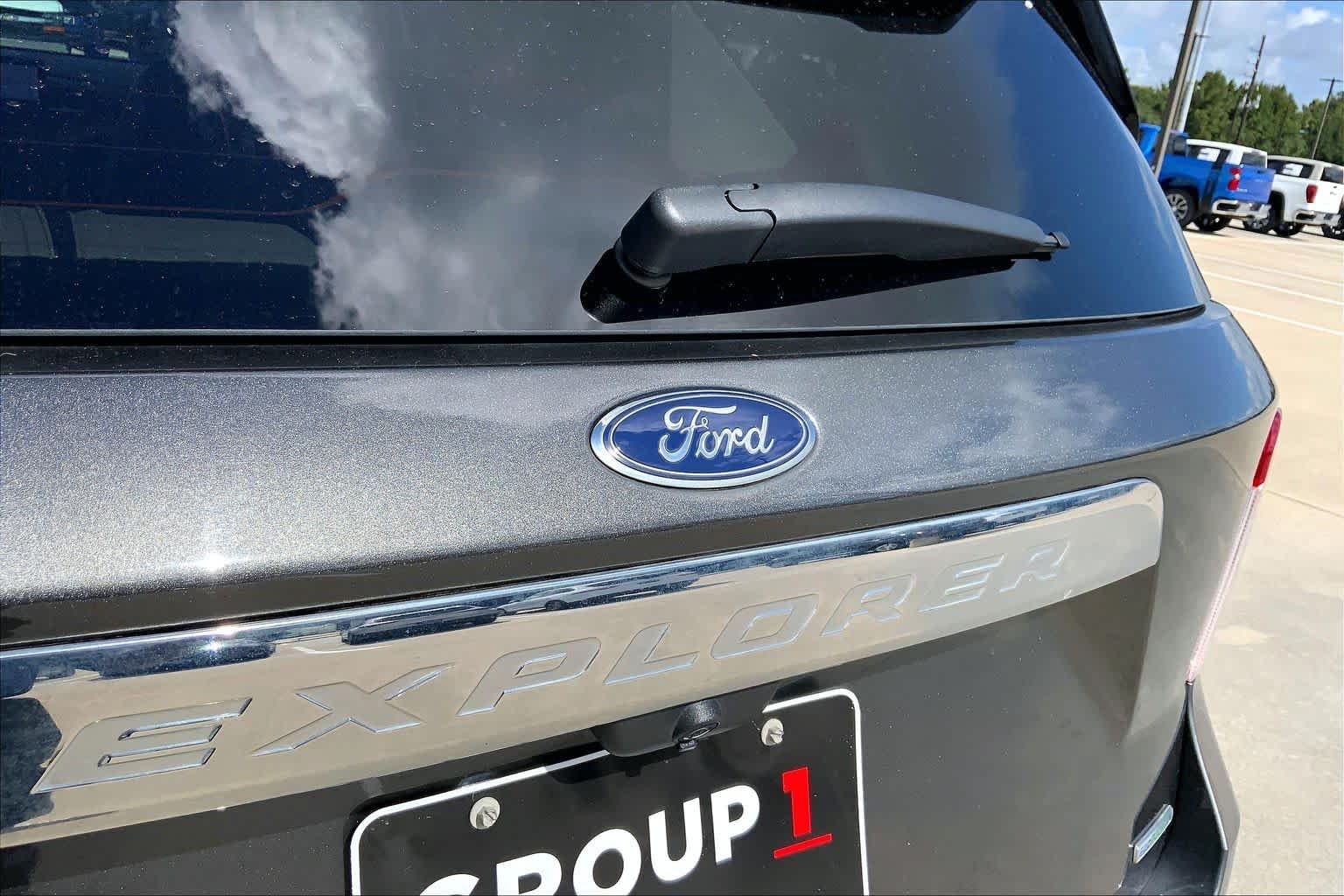 Used 2020 Magnetic Metallic Ford Limited image 30