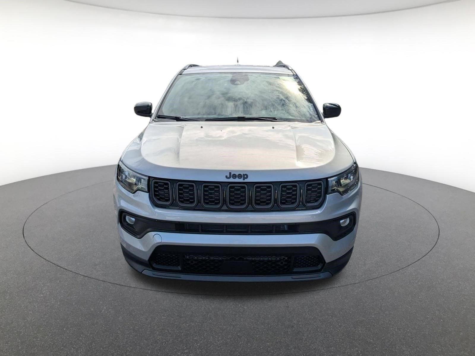 New 2026 Silver Zynith Metallic Clearcoat Jeep Latitude Altitude image 9