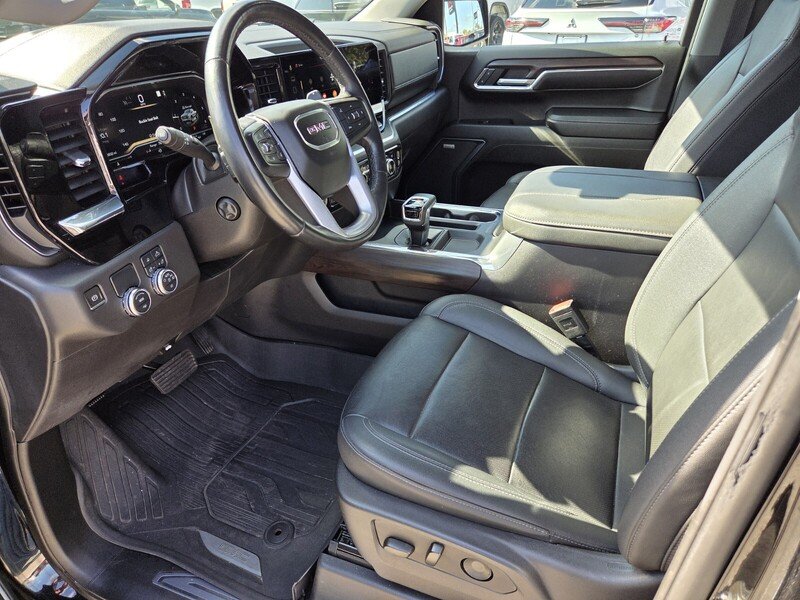 Used 2023 Onyx Black GMC 2WD CREW CAB 147" SLT image 8