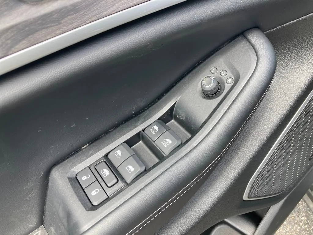 New 2024 Midnight Sky Jeep 4xe image 12