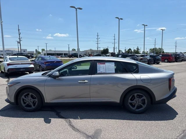 Used 2025 Steel Gray Kia LXS image 9