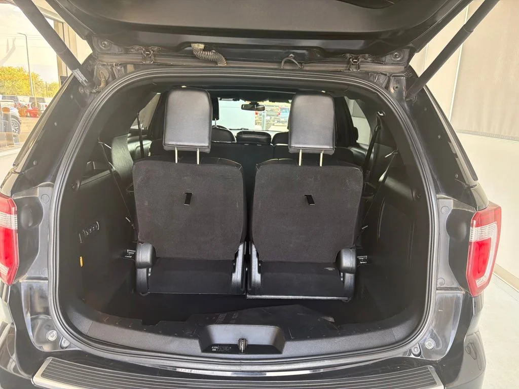 Used 2019 Black Metallic Ford Platinum image 7