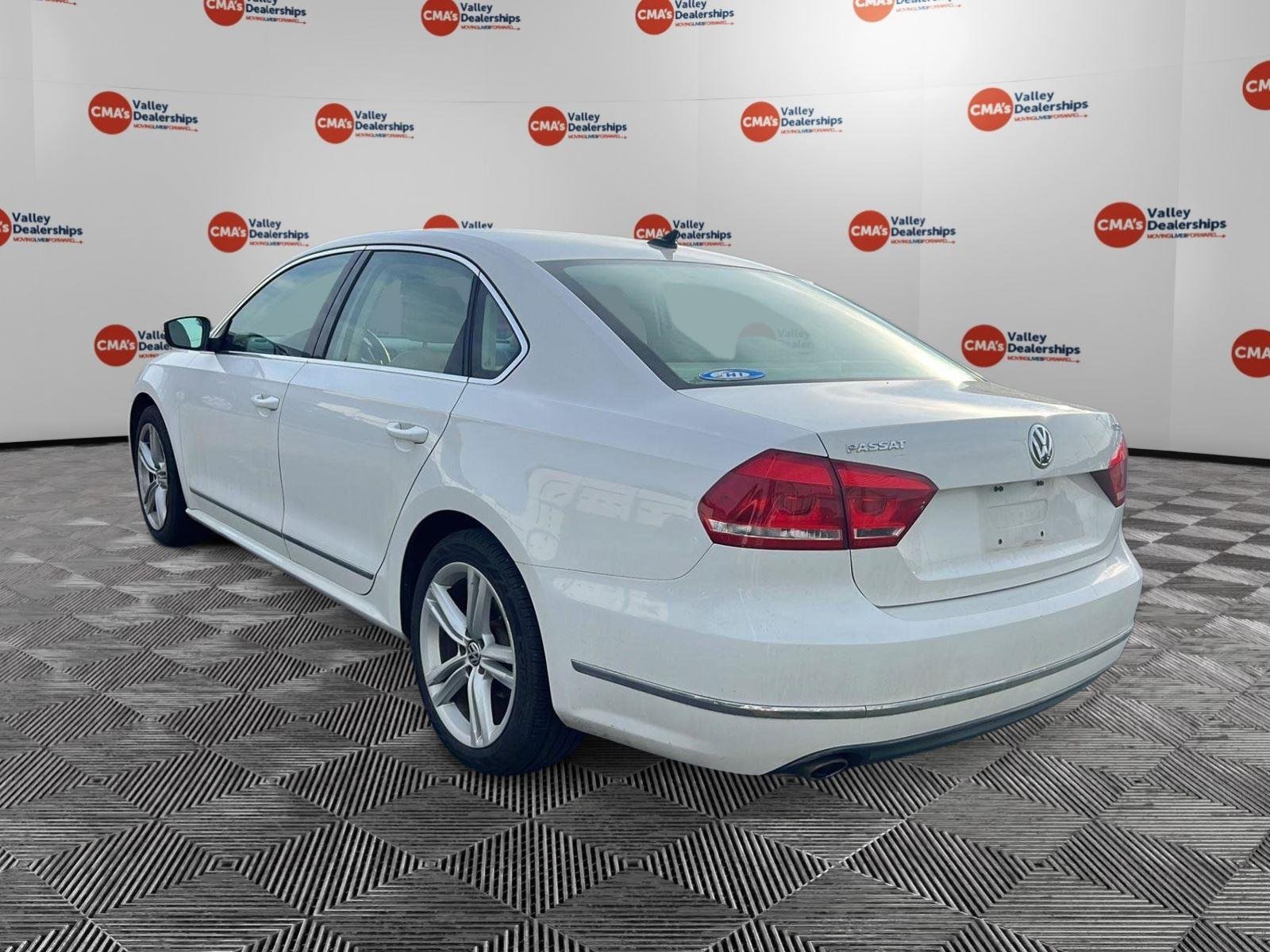 Used 2013 Candy White Volkswagen TDI SE w/Sunroof & Nav image 9