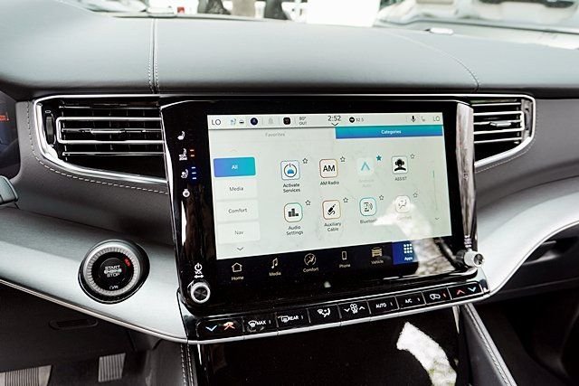 New 2026 Bright White Clear-Coat Exterior Paint Jeep Limited Reserve image 34