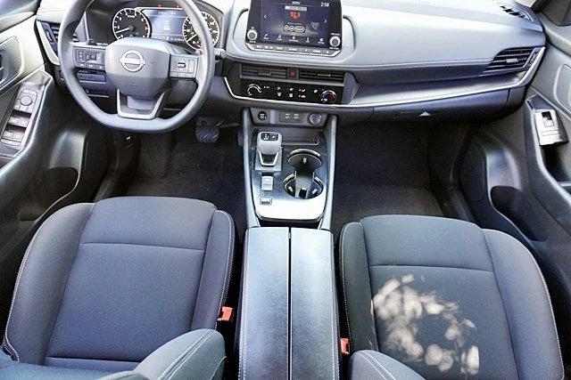 Used 2025 White Nissan S image 19