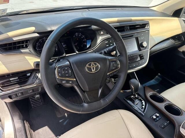 Used 2018 Creme Brulee Mica Toyota XLE image 17