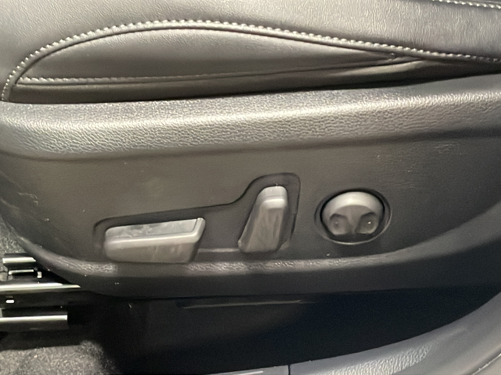 Used 2023 White Kia EX image 17