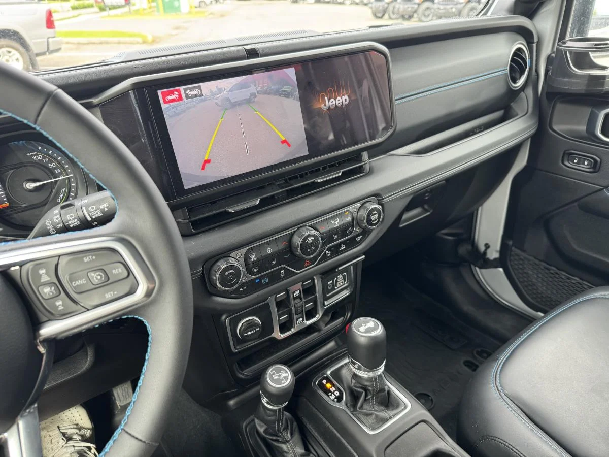 Used 2024 Silver Jeep High Altitude image 17